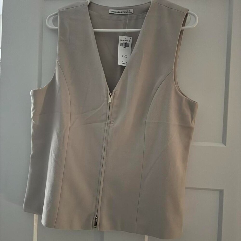 NWT Abercrombie Tailored Front Zip Vest Top | Quiet Luxury | Neutral Minimalist - Picture 10 of 12